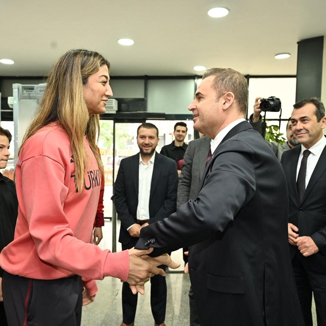 Başkan Akın, milli sporcuları ağırladı