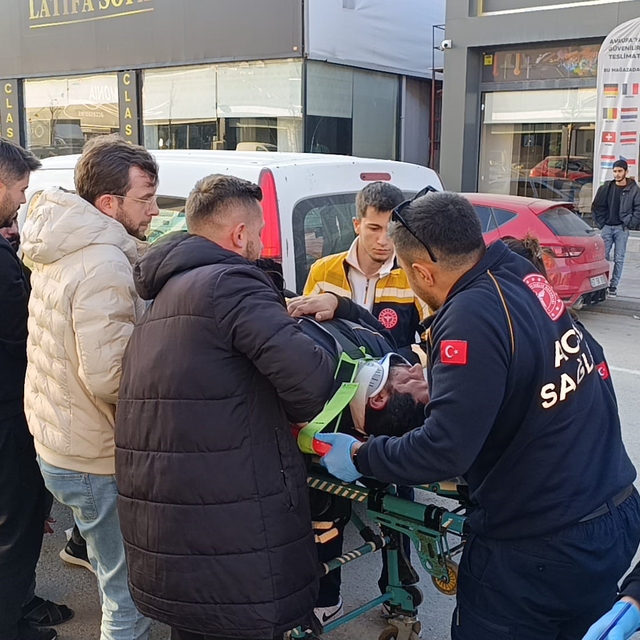 Bursa'da hafif ticari araç cipe çarptı: 1 yaralı
Kaza anı bir işyerinin kam...