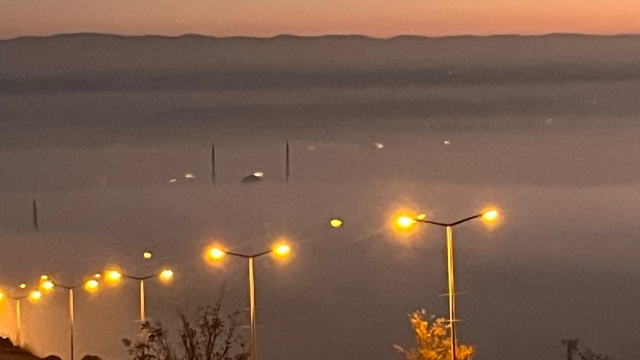 Batman'da yoğun sis ve gün batımı kartpostallık manzara oluşturdu