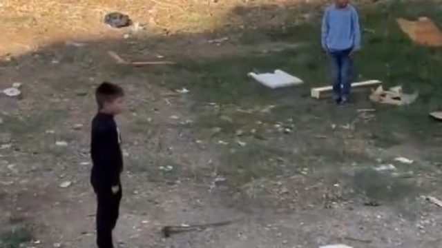 AFAD'ın siren testi sırasında çocuklar esas duruşa geçti