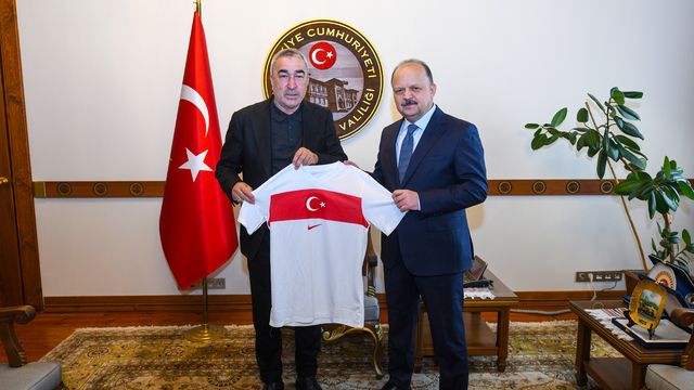 Genç Milli Takımlar Teknik Koordinatörü Aybaba, Kastamonu Valisi Dallı'yı ziyaret etti