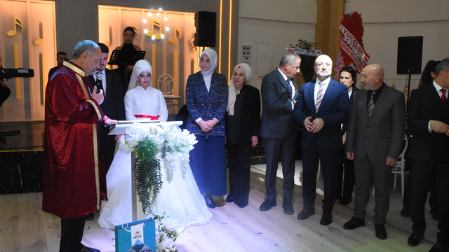 Afyonkarahisar Valisi Yiğitbaşı, nikah şahitliği yaptı