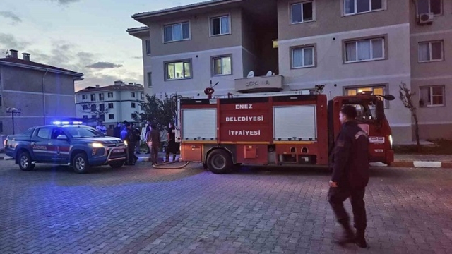 Apartman komşusu olan kadını öldürüp, intihar etti