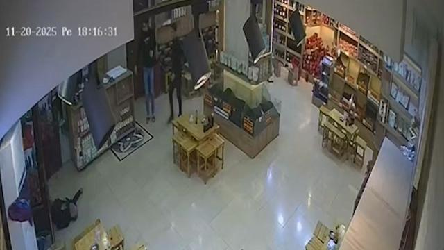 Şanlıurfa'da iş yerine silahlı saldırı kamerada: 1 yaralı