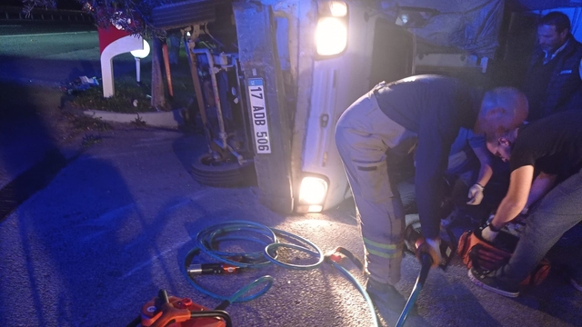 Balıkesir'de kamyon ile kamyonetin çarpıştı; 1 ölü 1 yaralı