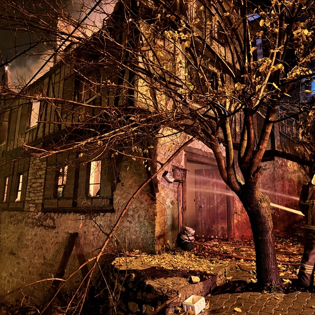 150 yıllık tarihi konakta çıkan yangın söndürüldü
Alevlerin içinde kalmakta...