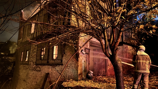 150 yıllık tarihi konakta çıkan yangın söndürüldü
Alevlerin içinde kalmaktan son anda kurtuldular