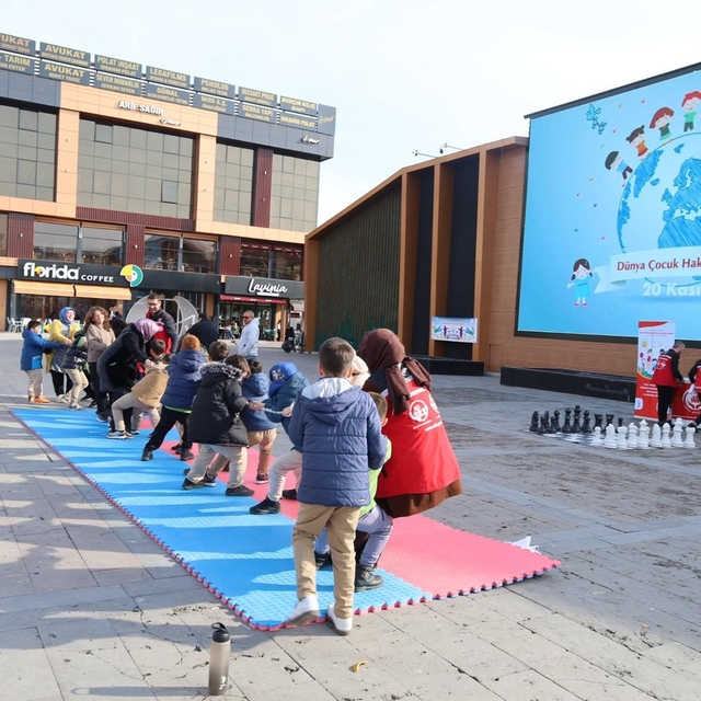 Erzincan'da Dünya Çocuk Hakları Günü etkinliklerine yoğun ilgi