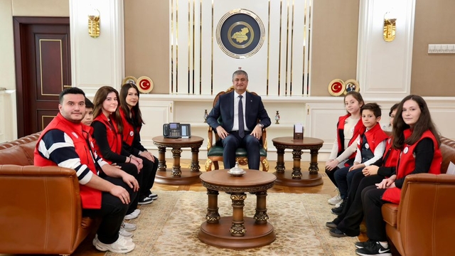 Çocuklardan Karabük Valisi Yavuz'a ziyaret