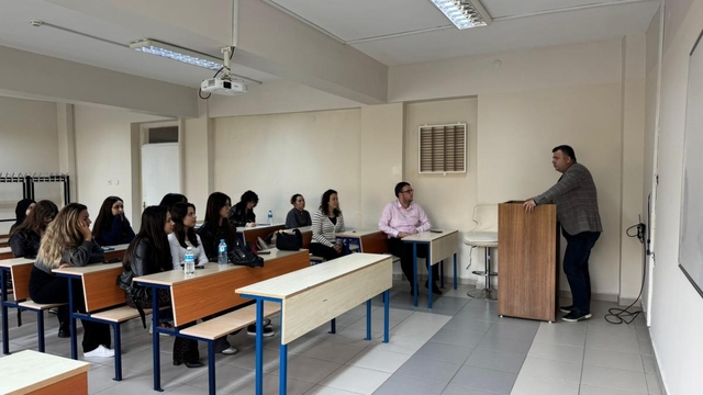 Tekirdağ NKÜ'de "Atatürk ve Cumhuriyet" konferansı düzenlendi