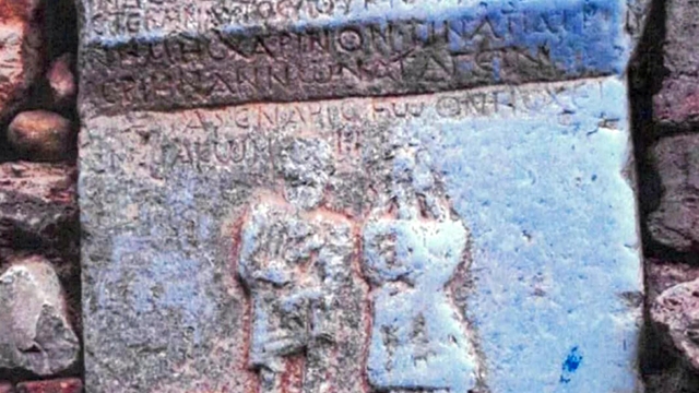 Evin duvarındaki tarihi eseri çalıp tahrip eden muhtar tutuklandı