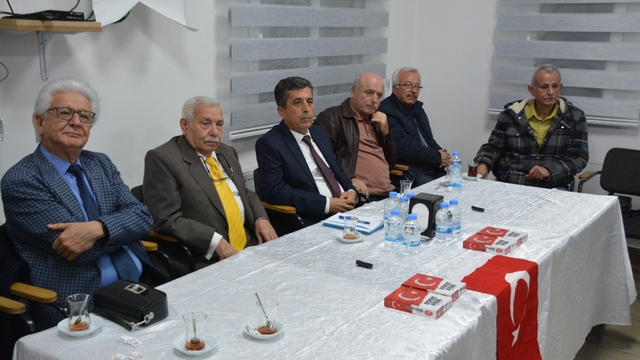 Akhisar'da Öğretmenler Günü buluşmasında tecrübeli öğretmenlerden ders