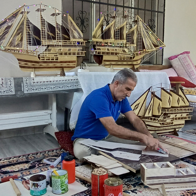 Evinde kurduğu atölyede 32 yıldır gemi maketi yapıyor