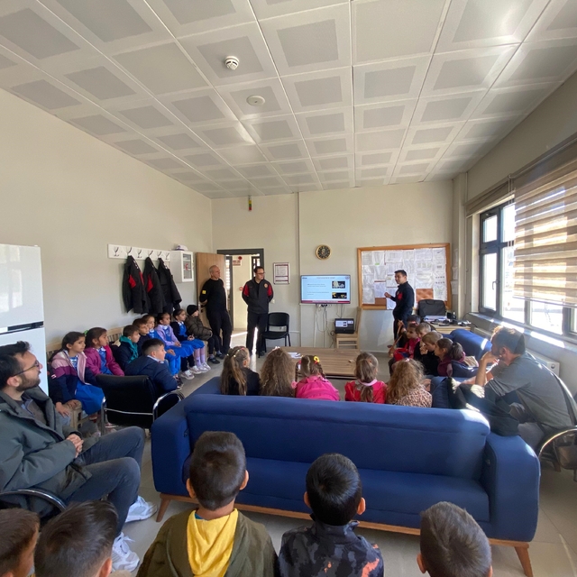 Bozkır'da küçük öğrencilere 'Afet ve Yangın Farkındalığı' eğitimi