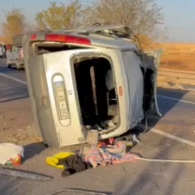 Şanlıurfa'da hafif ticari araç devrildi: 1 ölü, 3 yaralı