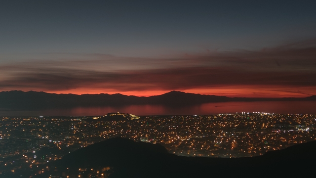 Van'da büyüleyici günbatımı: Gökyüzü kızıla boyandı, kartpostallık manzaralar ortaya çıktı