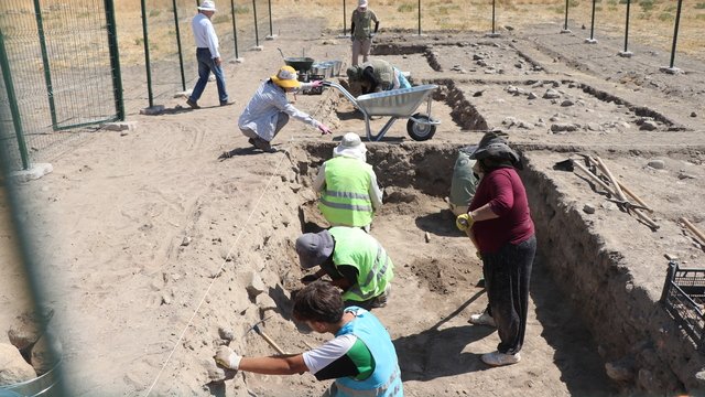 Türk ve Koreli arkeologlardan 4 bin yıl önce Anadolu'nun en görkemli binasının kalıntılarında ortak çalışma