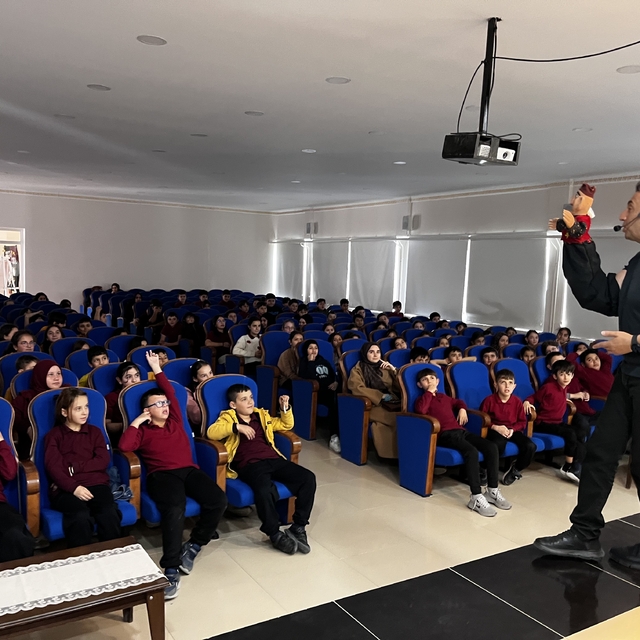 Taraklı'da 'Çok Bilmiş İbiş' gösterisi büyük ilgi gördü