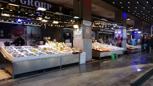 Karadeniz son 35 yılın en bereketli hamsi sezonunu yaşıyor
Hamsi yaklaşık 1 aydır kilosu 50 TL'den satılıyor