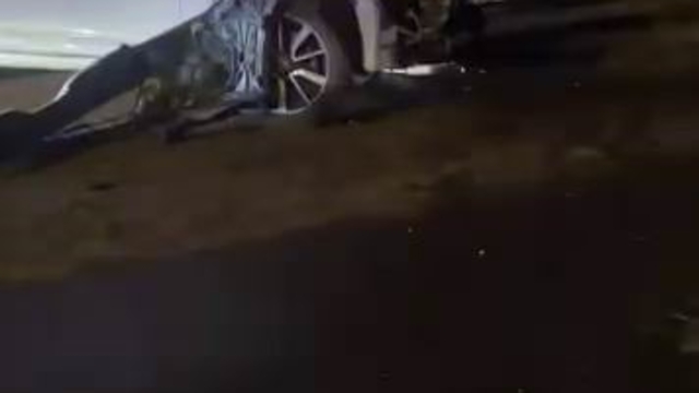 Ehliyetsiz sürücü park halindeki araçlara çarptı: 1 yaralı