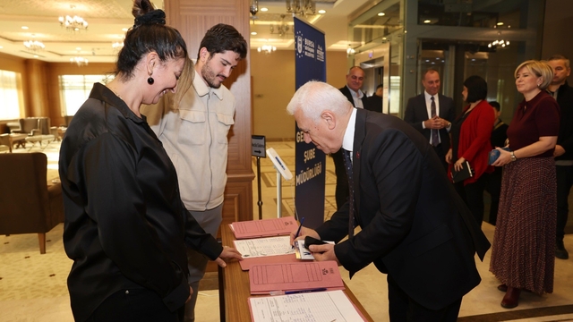 Bursa'da "Bağımlı olma, özgür ol" projesi farkındalık oluşturuyor
Bursa Büyükrşehir Belediyesi, bağımlılıkla mücadelede öncü rol oynuyor
Bursa Büyükşehir Belediye Başkanı Mustafa Bozbey:
"Çalışanlarımızın ve vatandaşlarımızın bilinç düzeyini arttırmaya devam edeceğiz"