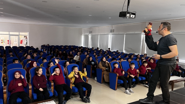 Taraklı'da 'Çok Bilmiş İbiş' gösterisi büyük ilgi gördü