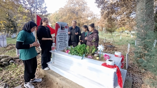 Gördesli öğrenciler şehit öğretmenleri unutmadı