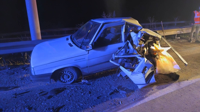 Bilecik'te çekicinin park halindeki otomobile çarptığı kazada 1 kişi yaralandı