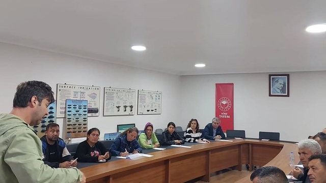 Edremitli çiftçilere iklim değişikliği ve sulama eğitimi verildi