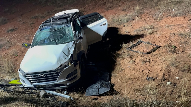 Trafik kazasında 13 yaşındaki kızını kaybeden baba şaşkın
Kaza yapan aynı araçta 13 yaşlarındaki 3 kızla 2 büyük erkeğin bir arada bulunmasına bir anlam veremiyor
Baba Hüseyin Şahin:
"Bu yaştaki çocuklarla bu şahıslar aynı arabada nasıl bulunur"
Çocuklara uyuşturucu madde içeren bir hap verdikleri söylendi, kızlar tarafından kullanılmış"