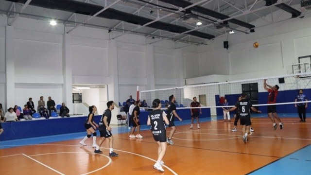 Köyceğiz'de öğretmenler arası voleybol turnuvası düzenlendi
