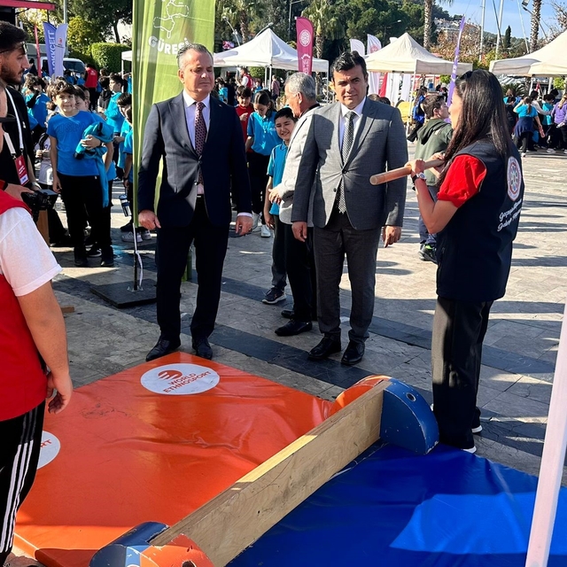 Geleneksel Oyunlar Tırı, geçmişin oyunlarını Fethiye'de öğrencilerle buluşt...