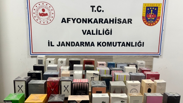 Jandarma kaçak erkek ve kadın parfümü ele geçirdi
