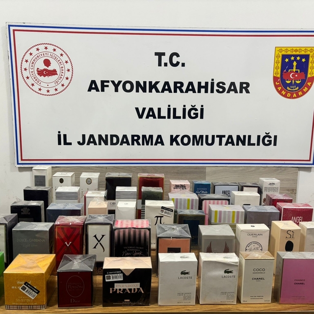 Jandarma kaçak erkek ve kadın parfümü ele geçirdi