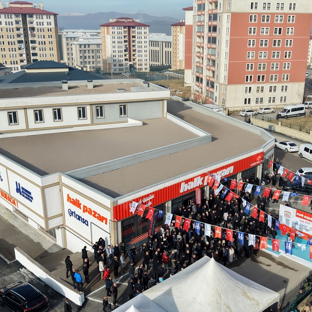 Halk Pazarı'nın 9'ncu şubesi Toki'lerde açıldı