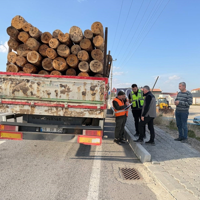 Kütahya'da orman emvali yüklü araçlar denetlendi