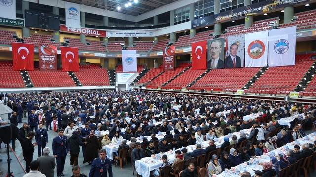 Vali Çiçek ve Başkan Büyükkılıç, şehit aileleriyle bir araya geldi