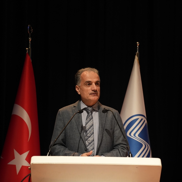 SAÜ, bilimsel başarının rotasını çizen isimleri ödüllendirdi