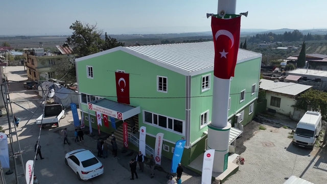 Depremin yıktığı kentte inşası tamamlanan 108'inci cami ibadete açıldı