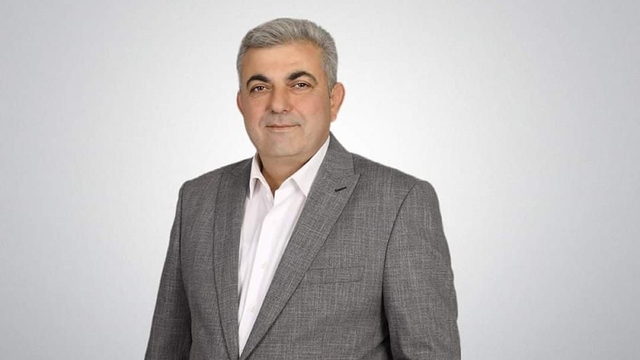 İzmir'de belediye binasına taşlı saldırı; 1 gözaltı (2)