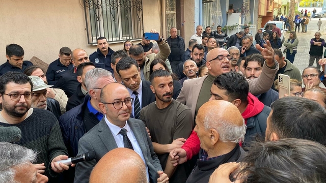 İzmir'de 'tahliye' arbedesi