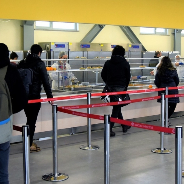 Öğrenciler arası yemek hakkı paylaşımı artık mümkün
Yemek yiyemeyecek öğren...