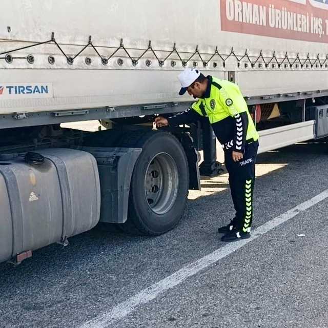 Kırşehir'de zorunlu kış lastiği denetimi yapıldı