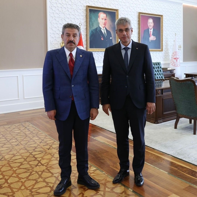 Şırnak'a tam donanımlı 11 ambulans tahsis edildi