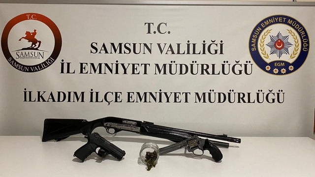 Samsun'da evinde silah ve uyuşturucu ele geçirilen zanlı yakalandı
