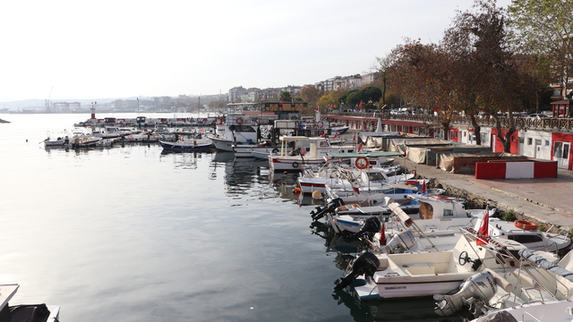 Tekirdağ'da deniz ulaşımı 5 gündür süren lodosun etkisini yitirmesiyle normale döndü