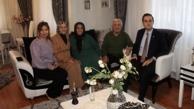 Durağan'da Kaymakam Ayan, 50 yıllık evli çiftçi ziyaret etti