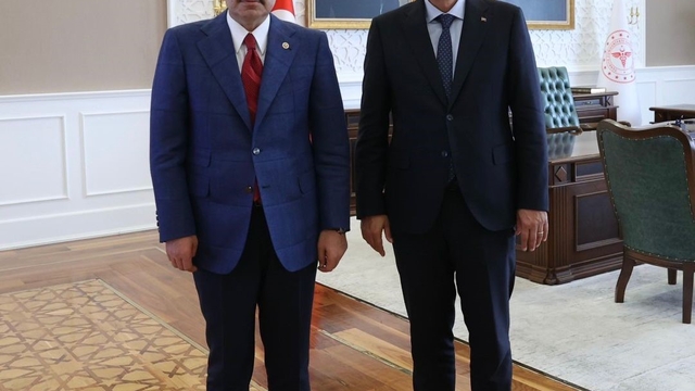 Şırnak'a tam donanımlı 11 ambulans tahsis edildi