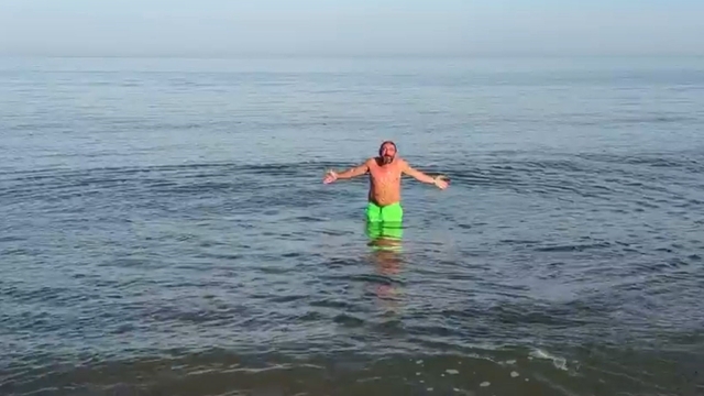 Samsun'da pastırma sıcakları vatandaşı denize çekti