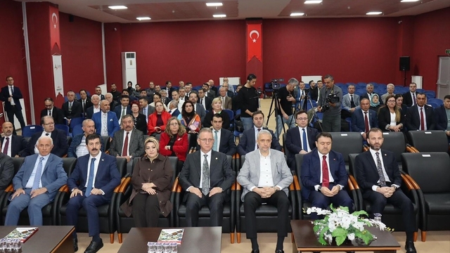 Kütahya'da büyük turizm dönüşümü başlıyor
Kentin tarihî, kültürel ve doğal mirasını dünya turizmine kazandırmayı hedefleyen 2025-2029 Turizm Master Planı'nı kamuoyuna tanıtıldı
Kütahya Valisi Musa Işın, kentin turizm vizyonunu güçlendirecek üç önemli müjde verdi